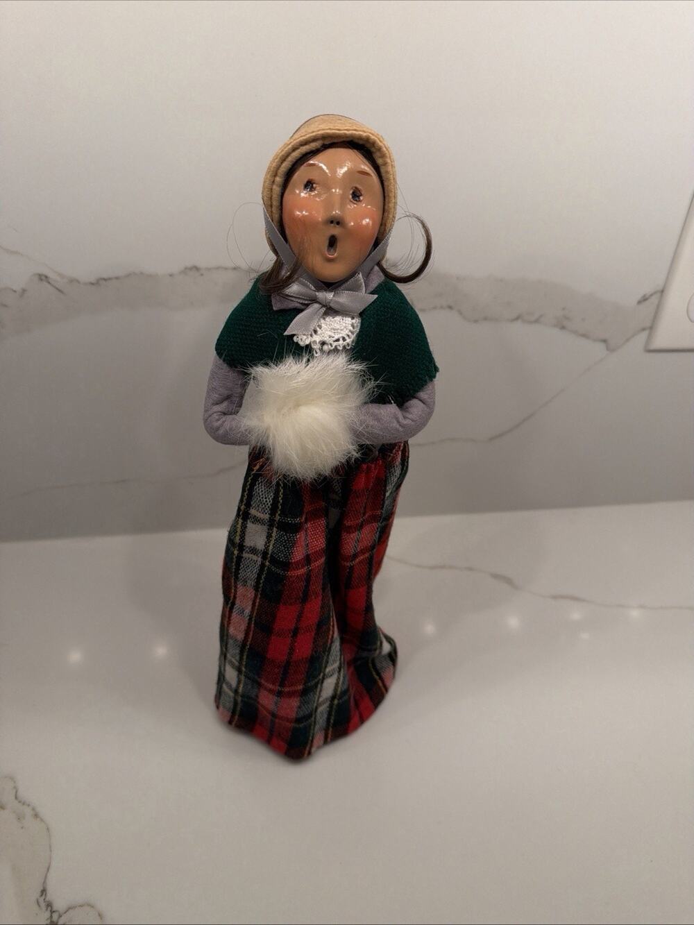 Byers’ Choice 1994 Signed 19/100 Limited Edition Female Caroler Plaid Muff Doll